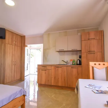 Apartament With Parking Space Banjol, Rab - 14134 Banjol