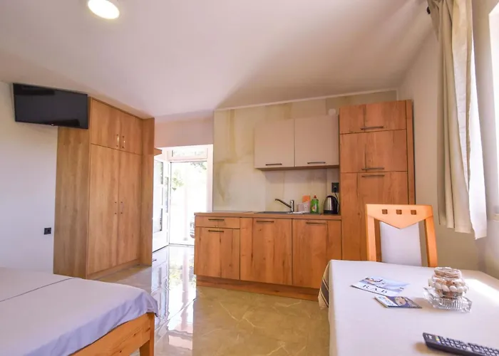 Appartement With Parking Space Banjol, Rab - 14134 Banjol